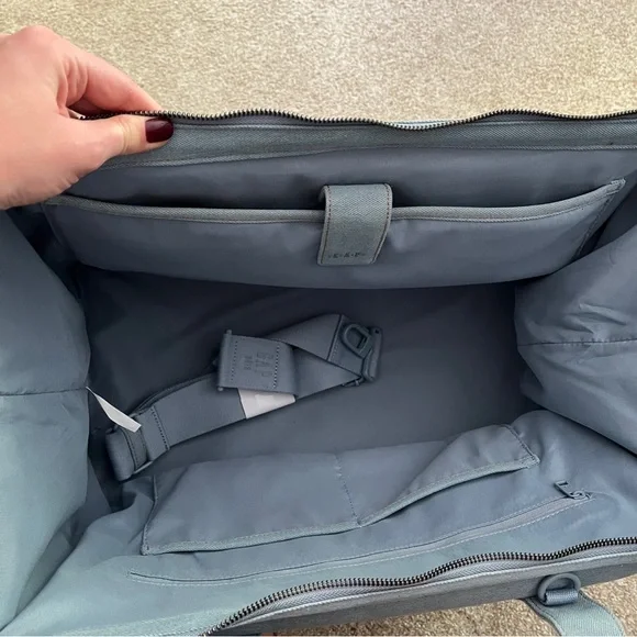 Beis x GAP Weekender Bag - Picture 3 of 5